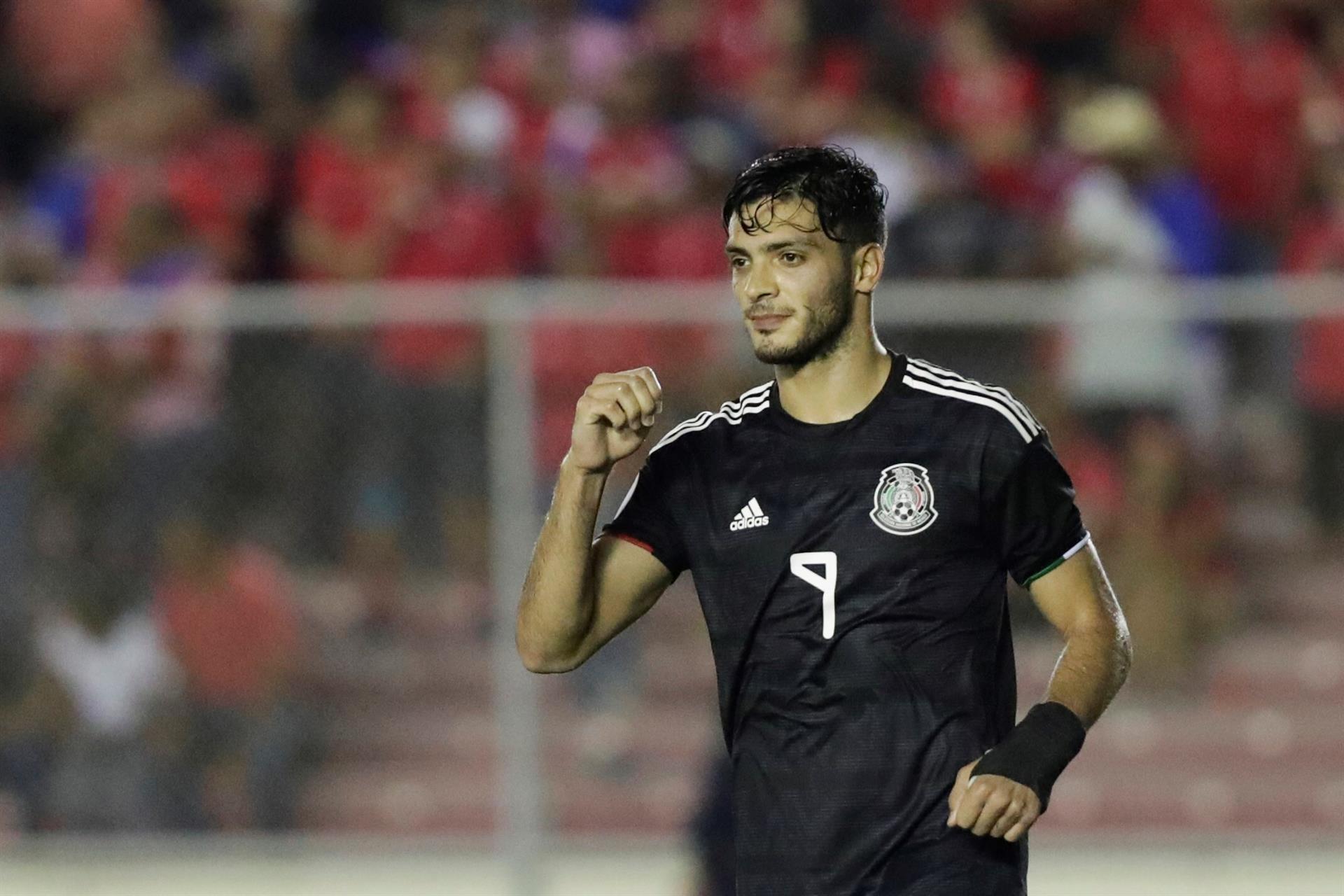 Raul Jimenez training with Mexico in Girona