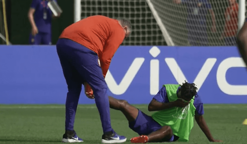 Bad news for the Netherlands: Frimpong had to leave training