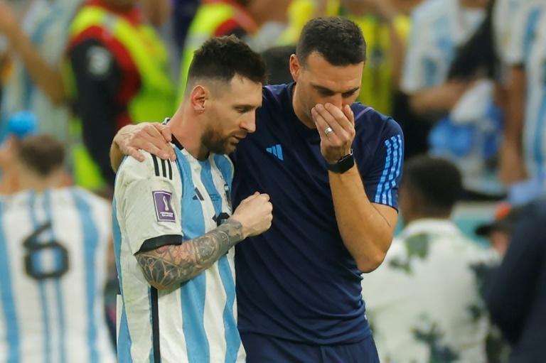 Argentina coach Scaloni defends players after stormy WC clash