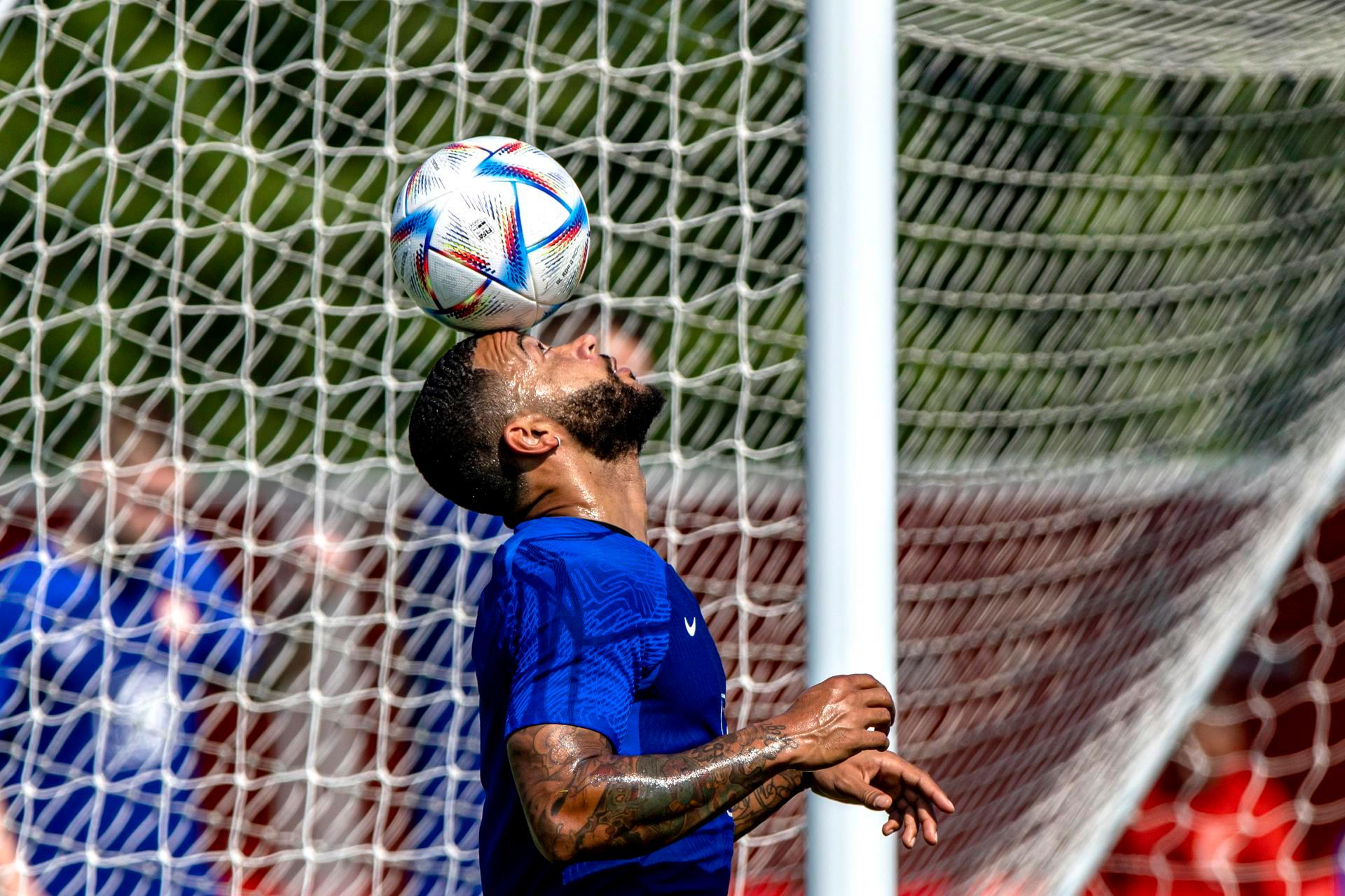 Depay and Raphinha train as Kounde and Dembele return next week