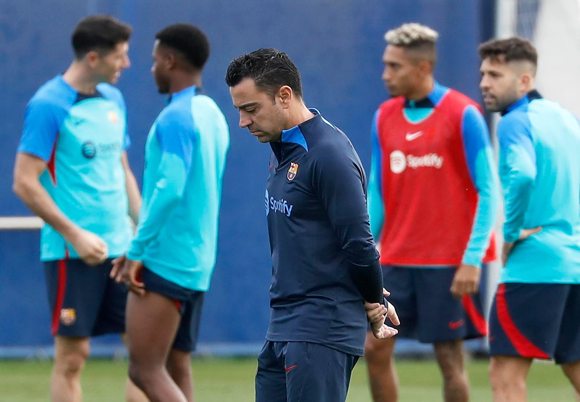 Barca's Xavi calls Tenas, Rafus, Casado and Riad to prepare for the derby