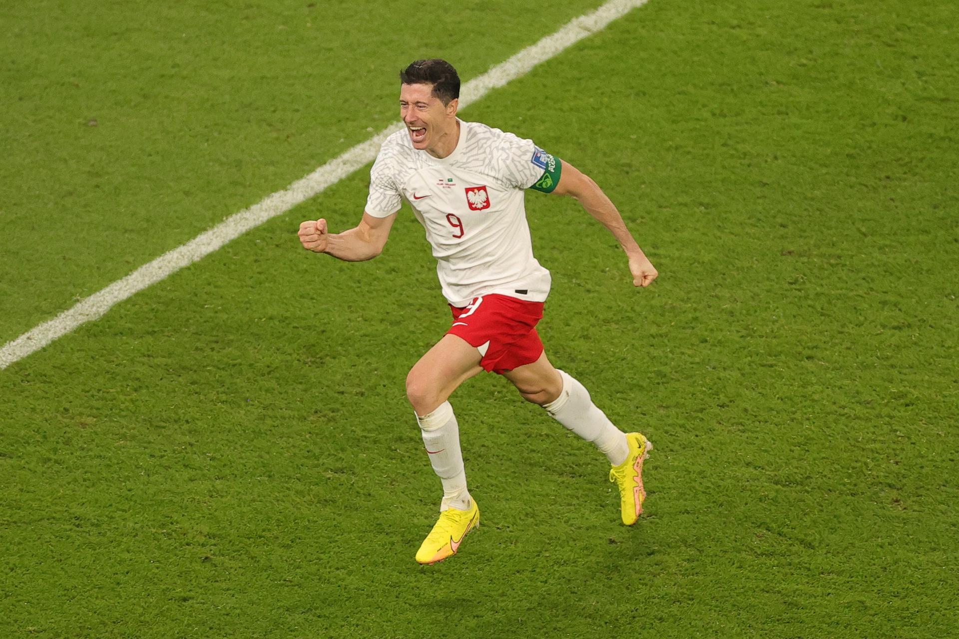 First meeting between Lewandowski and Fernando Santos