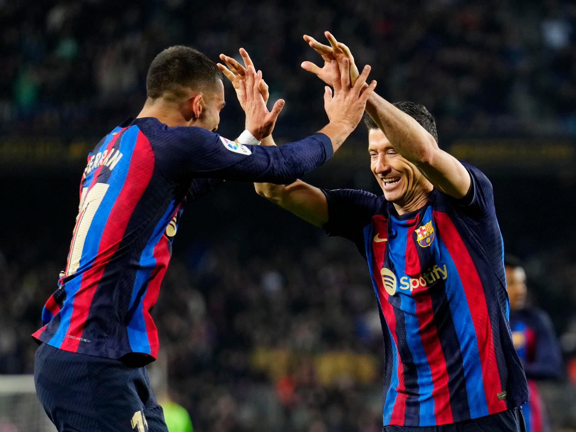 Barcelona continue their winning streak as they crush Cadiz