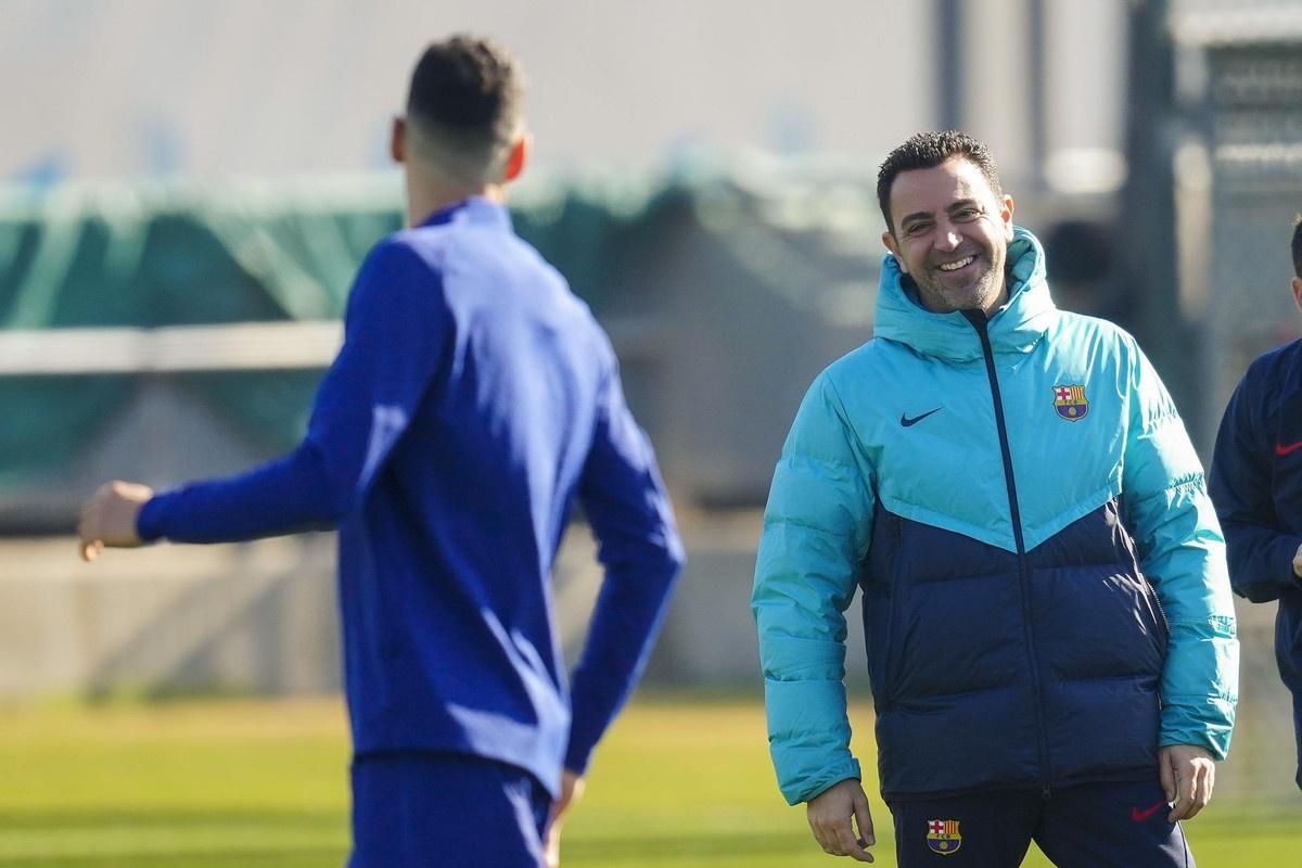 Good news for Xavi: Araujo back in training