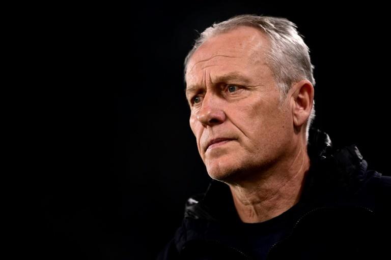 Freiburg manager Streich extends deal