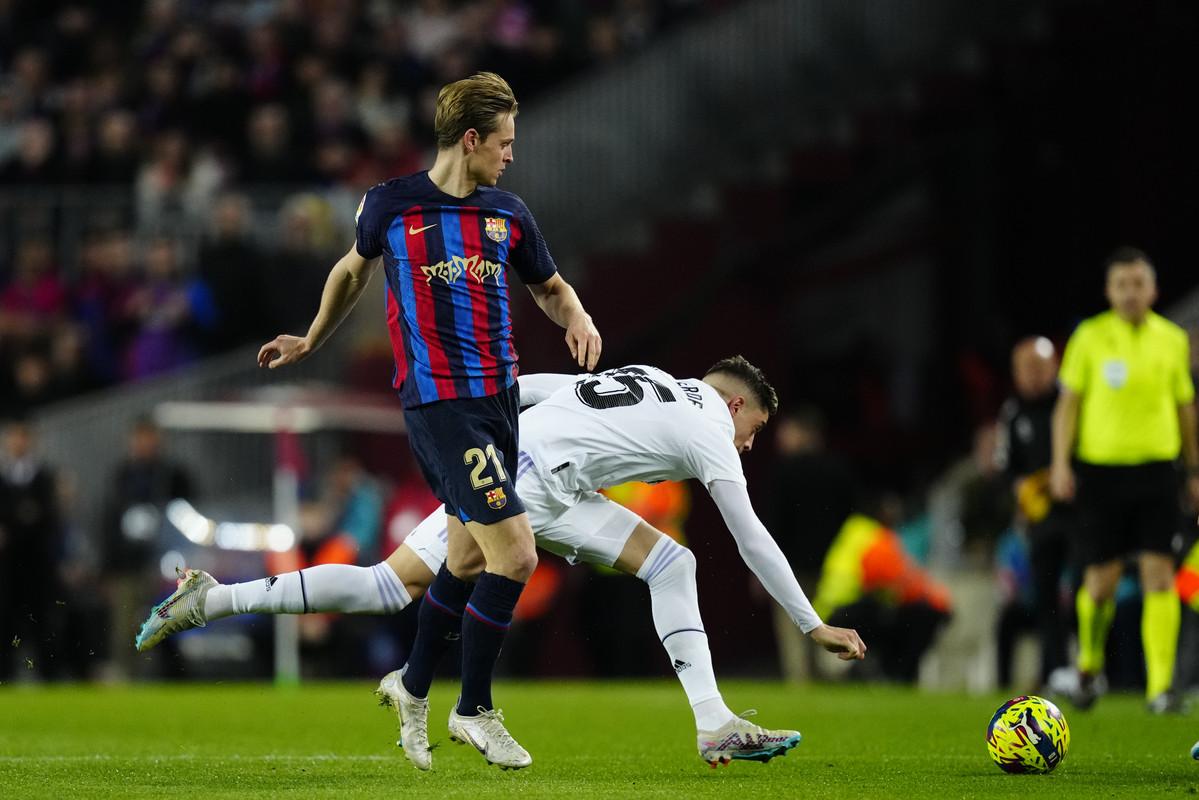 More bad news for Barca: De Jong suffers right leg muscle injury