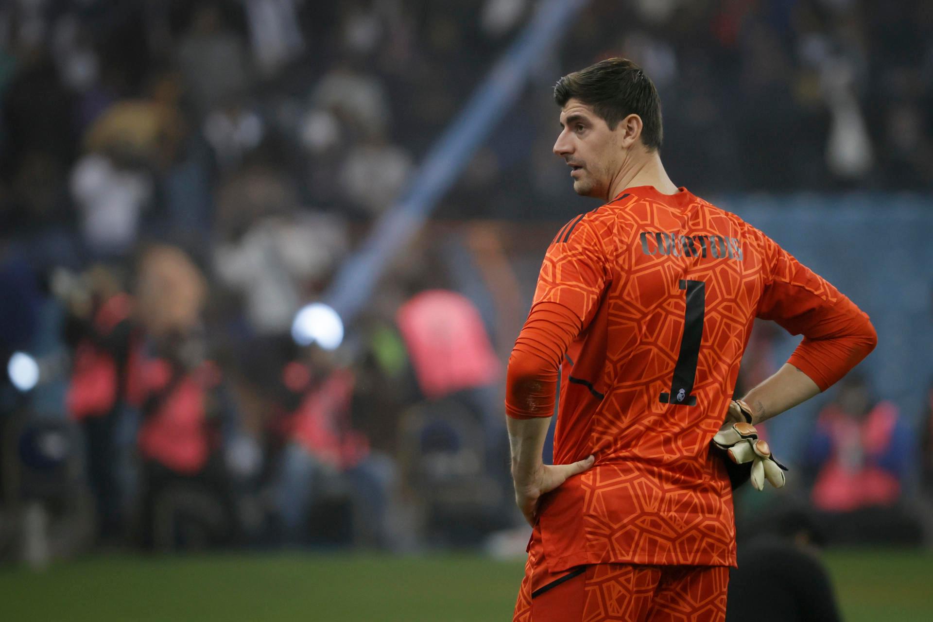 BREAKING: Courtois' Clasico in doubt after injury