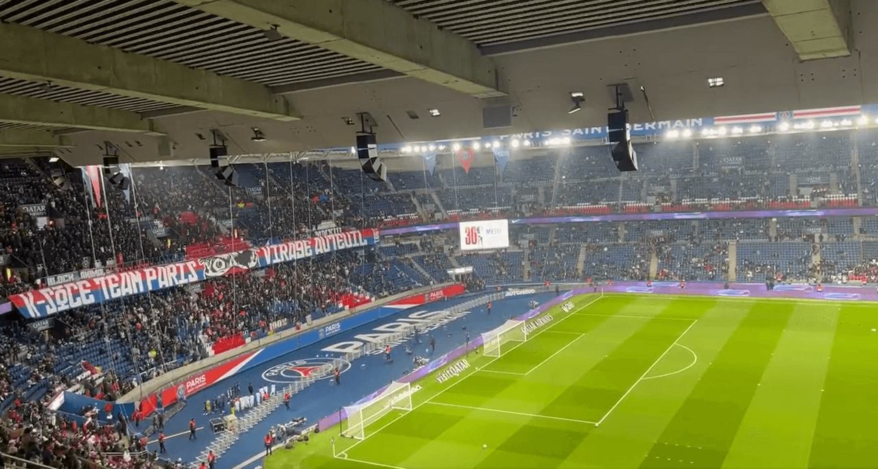 Messi whistled at Parc des Princes once more