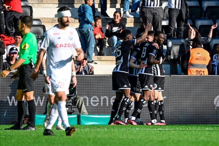 Strugglers Angers claim first win since September