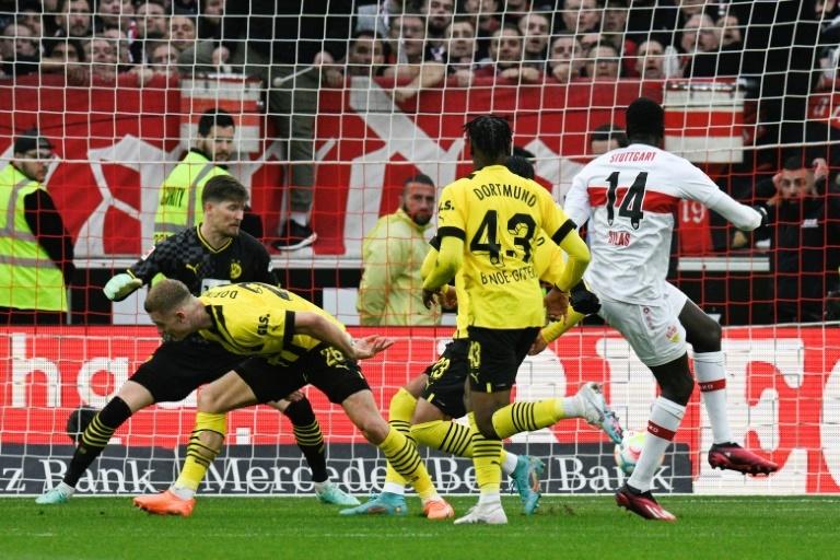 Bayern held by Hoffenheim as Dortmund stumble at 10-man Stuttgart