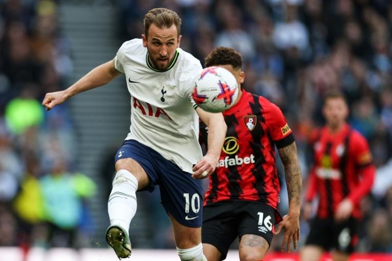 Kane can win a trophy at Spurs, says Levy