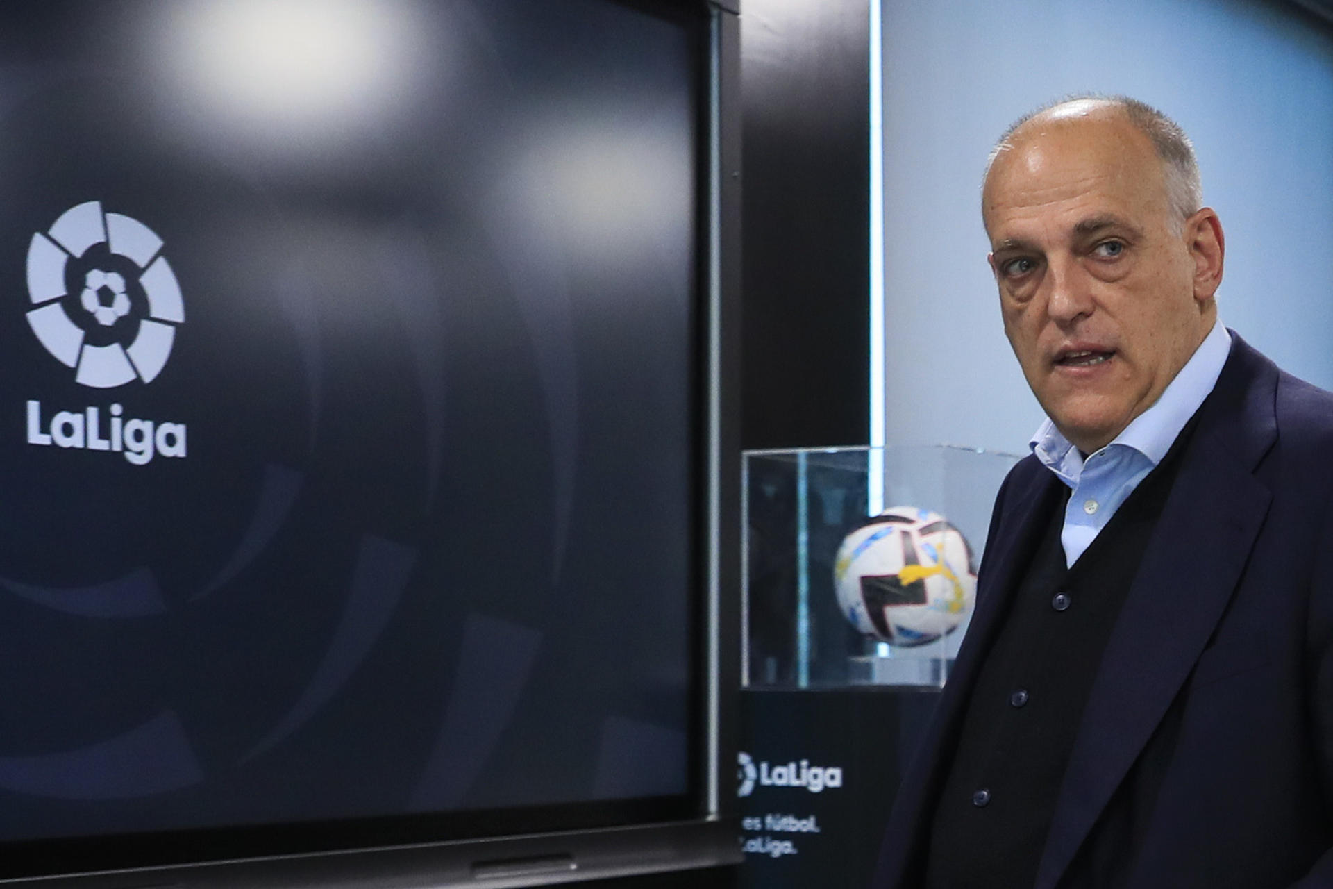 "Barca have to do credible things to sign Messi"