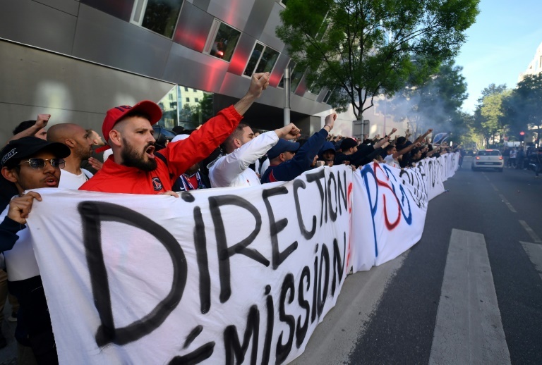 PSG break silence after ultras abuse Messi and Neymar
