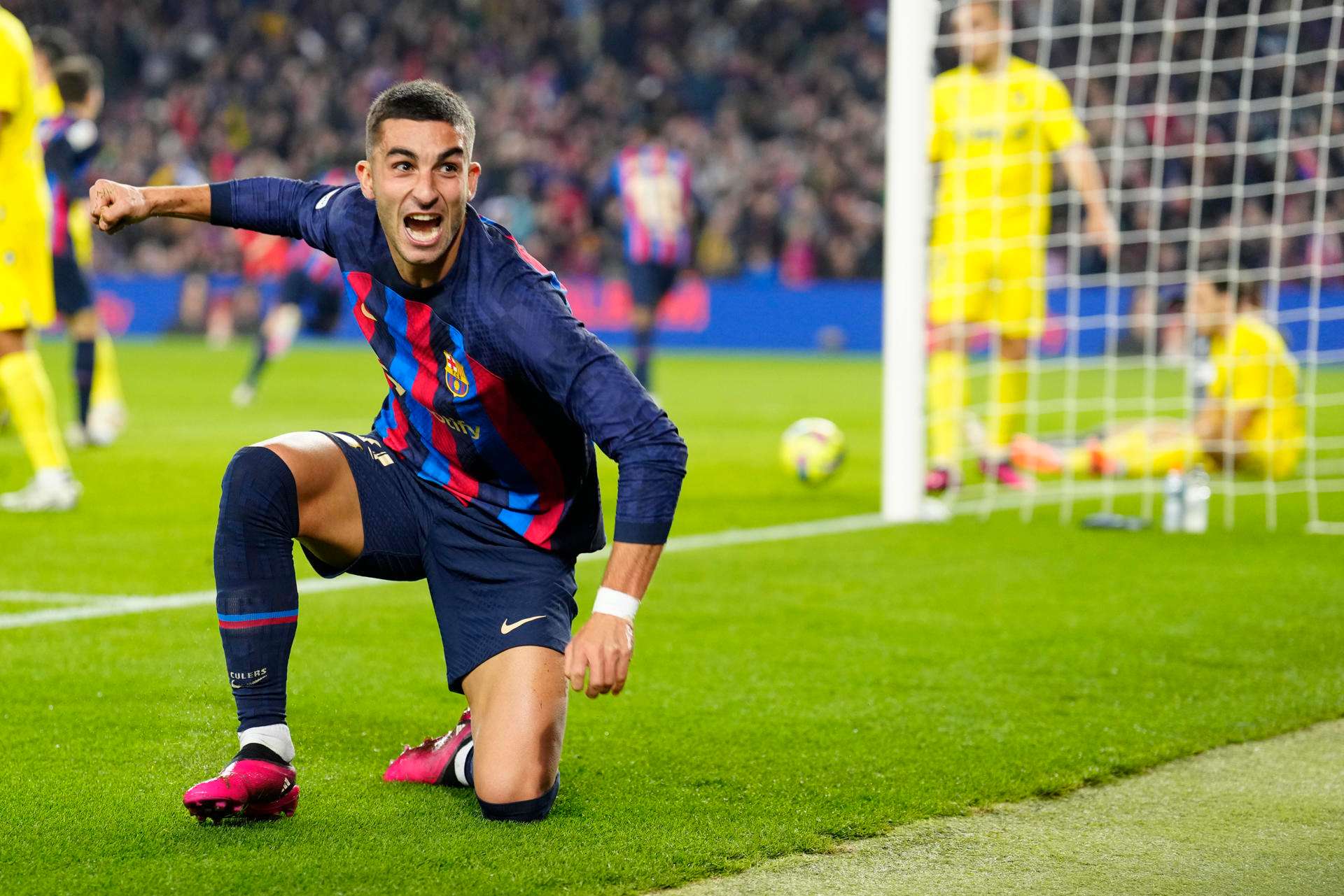 Villa willing to offer €100m for Barca's Ferran