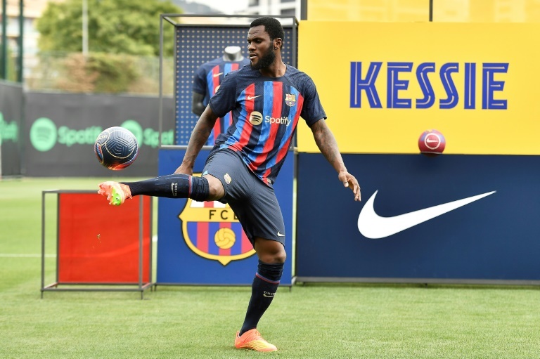 Tottenham ask Barca about Kessie availability