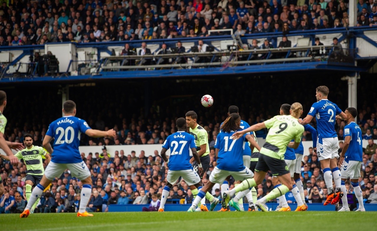 City win at Goodison Park to extend PL lead