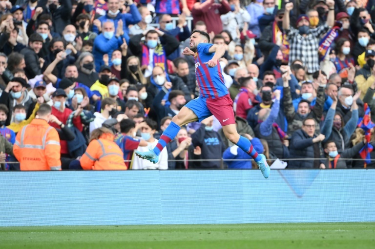Atletico emerge as an option for Barca's Jordi Alba