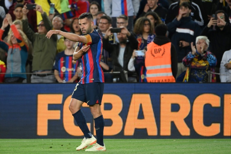 OFFICIAL: Barcelona veteran Alba leaving club after 11 years