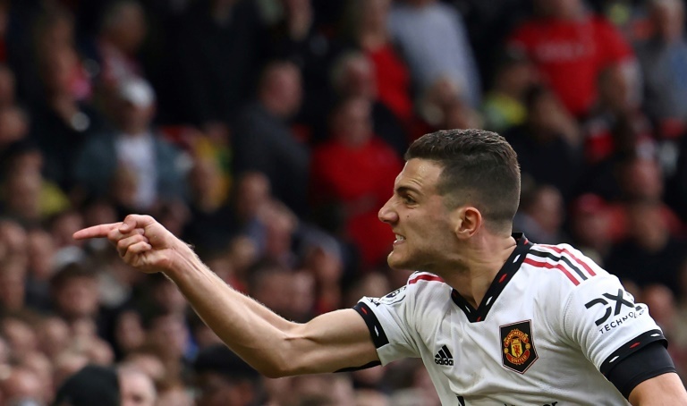 Diogo Dalot signs new Man Utd deal until 2028