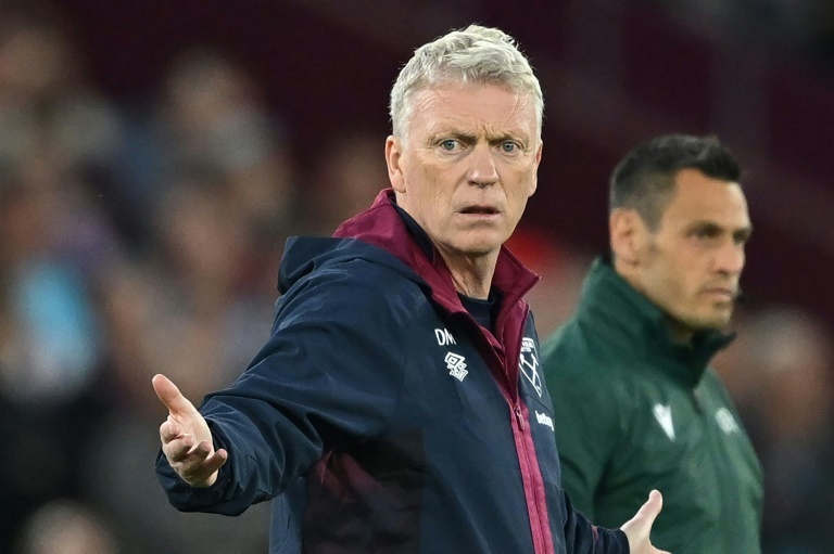 West Ham coach Moyes calls on referee to handle Fiorentina tactics