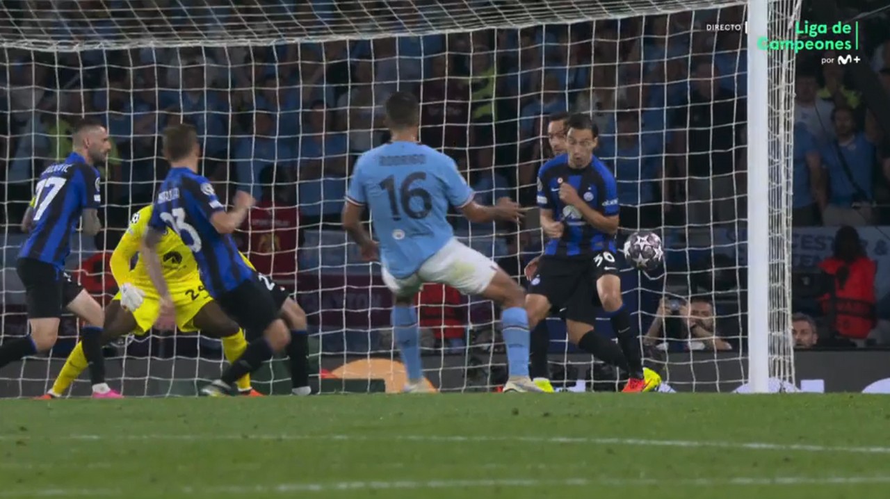 GOAL: Rodri puts Man City into a dominant position