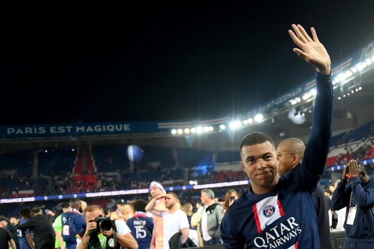 PSG's decision: sell Mbappe now to Madrid or let him leave for free in 2024