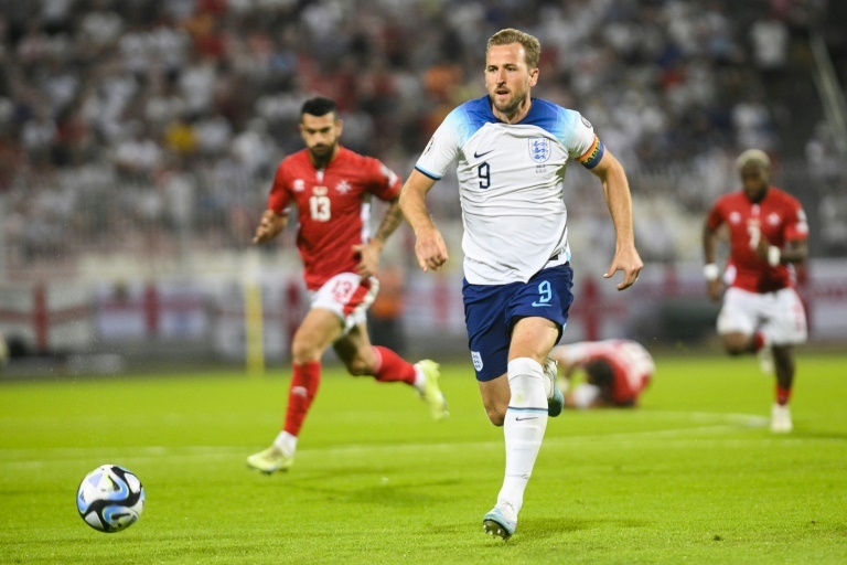 PSG boss pushing for Kane signing