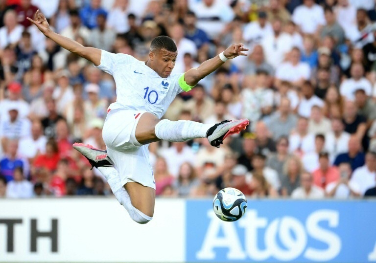 Guardiola: "You know where Mbappe wants to go"