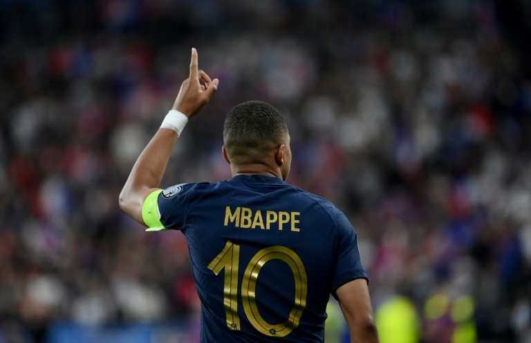 Mbappe: "I fit the criteria to win the Ballon d'Or"