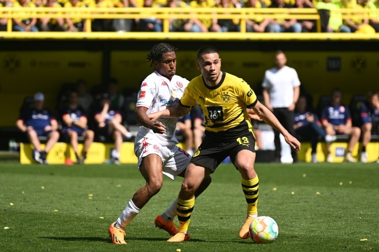 OFFICIAL: Guerreiro joins Bayern from Dortmund on free transfer