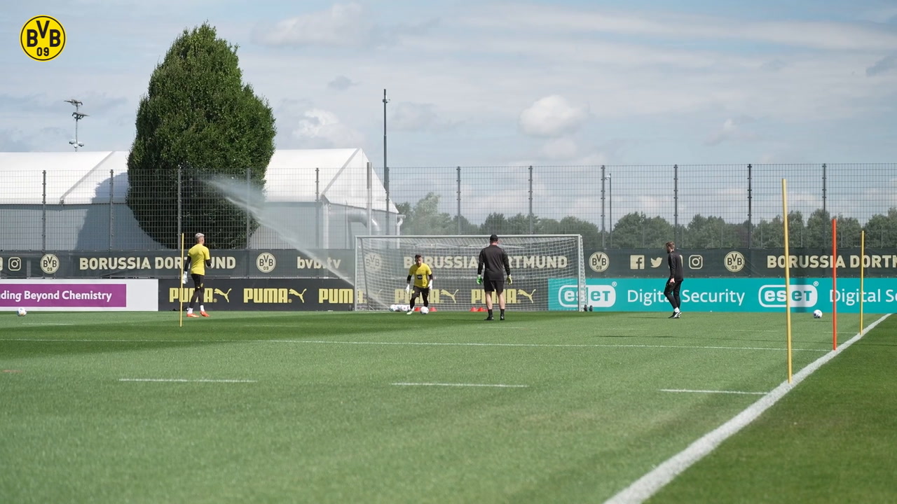 VIDEO: Dortmund's stars get back to work after the summer break