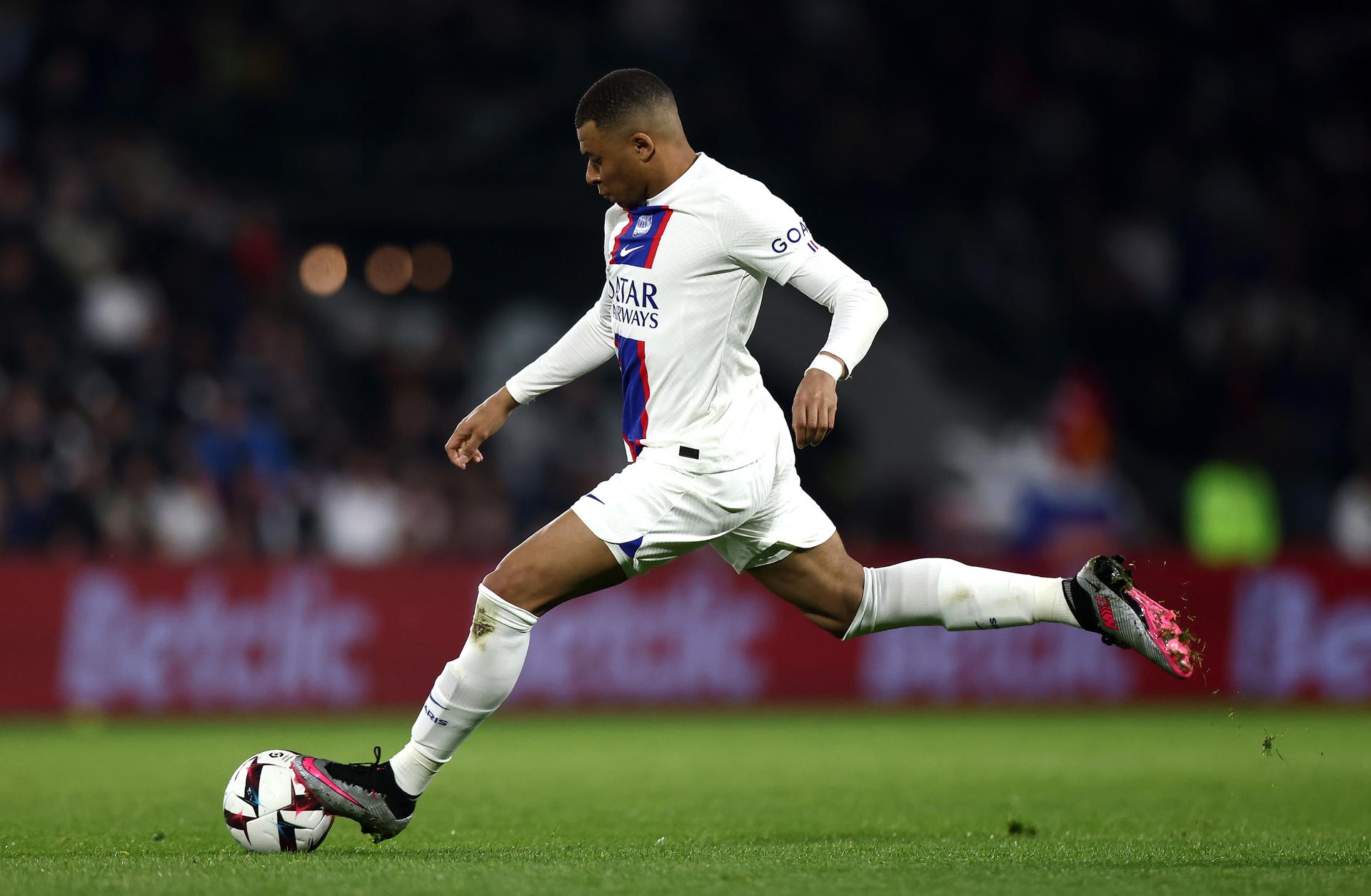 Mbappe refuses to give any clues about his future