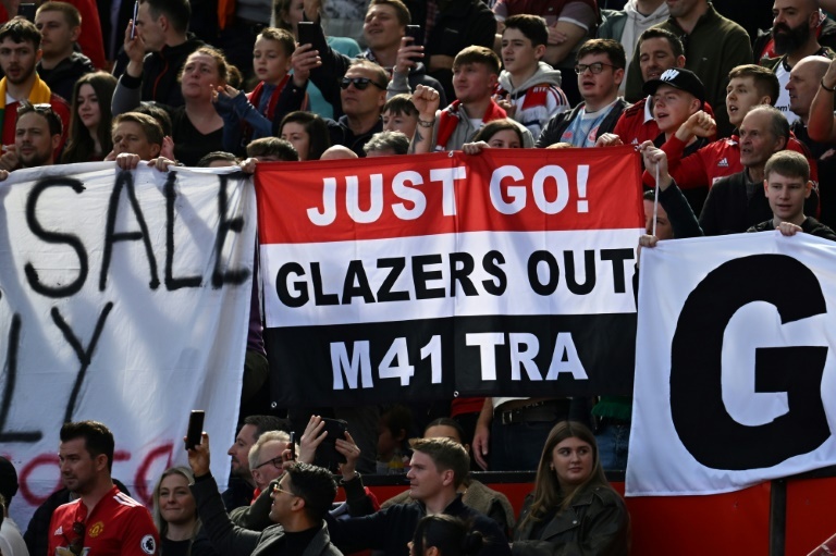 Glazer must sell Man Utd if club want to compete with City, says Beckham