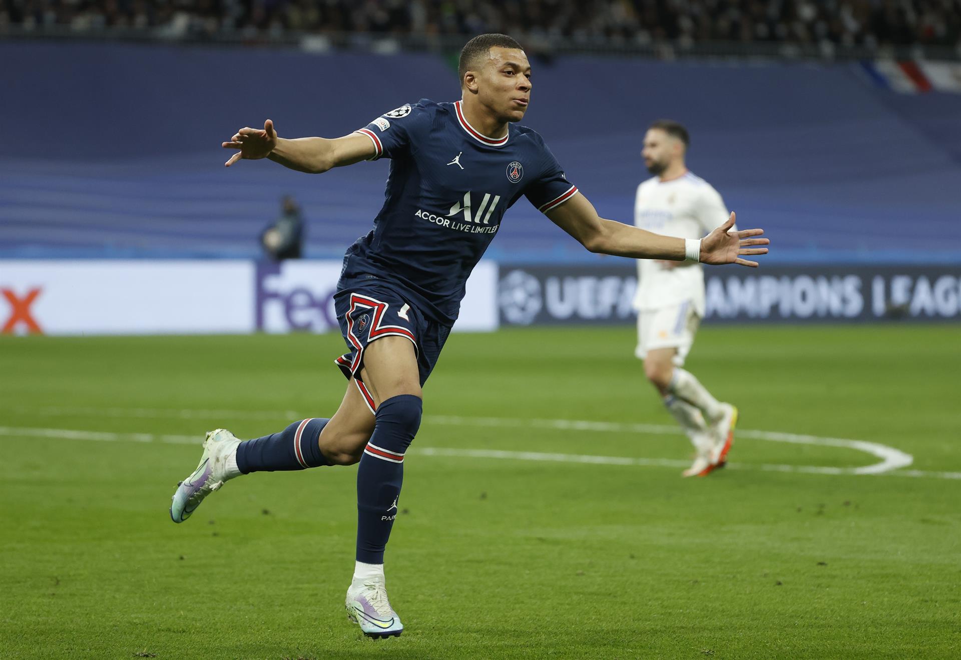 PSG waiting for "extremely low and insulting" Mbappe offer from Madrid