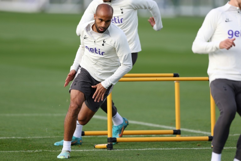 Brazilian winger Lucas Moura returns to Sao Paulo