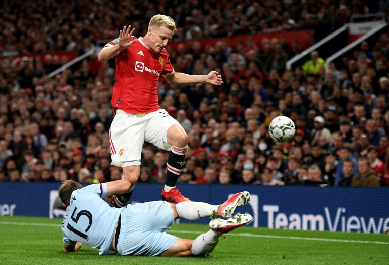 Man Utd's Van de Beek poised to move to Real Sociedad