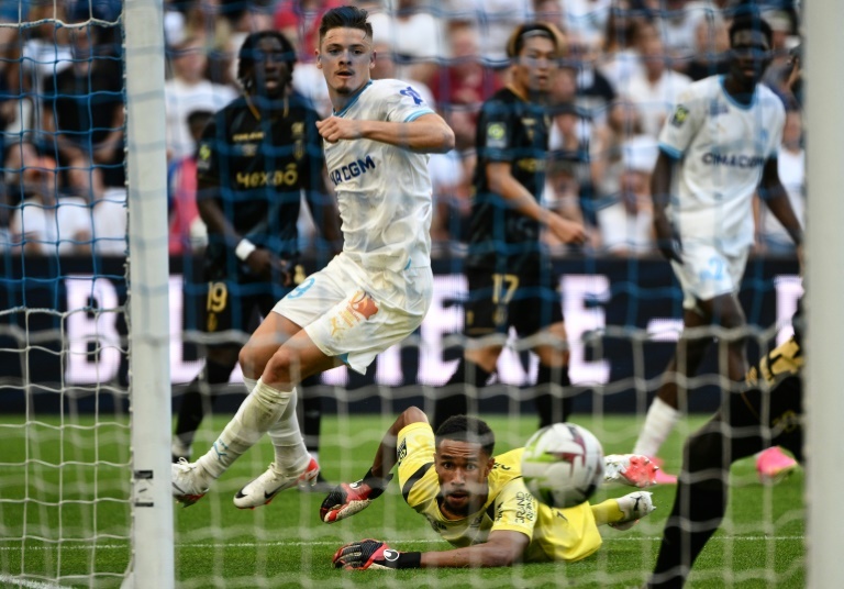 Marseille squeeze past Reims in Ligue 1 encounter