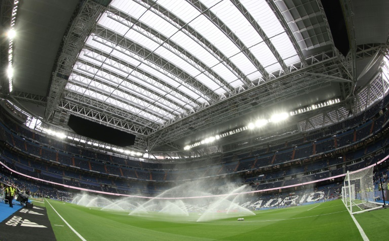 'Spectacular atmosphere' as Madrid close new Bernabeu roof for first time