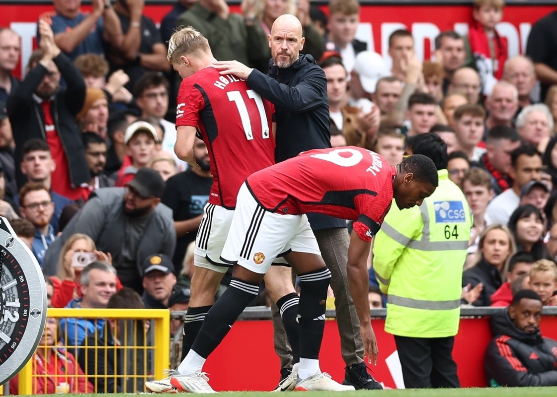 Man Utd coach Ten Hag responds boos for Højlund coming off