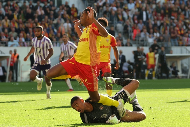 Lens claim first Ligue 1 win with comeback win over Toulouse