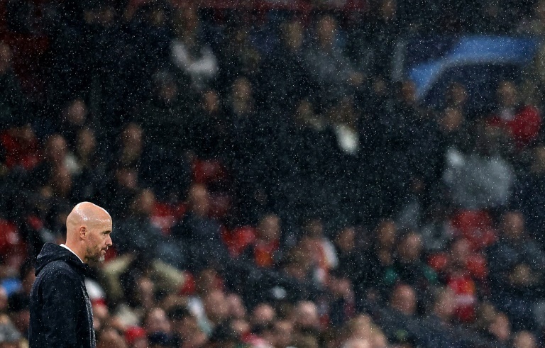 Man Utd Ten Hag urges to stick together during crisis