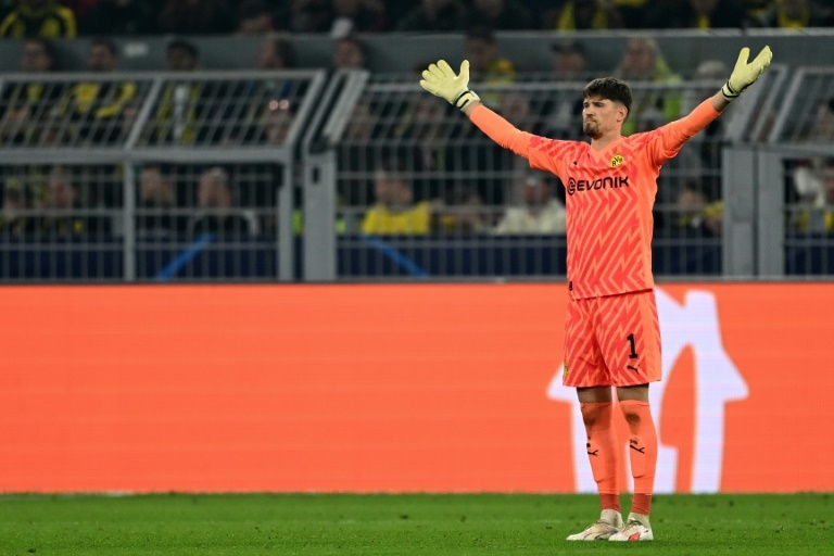 Dortmund's 'world-class' goalkeeper Kobel extends contract till 2028