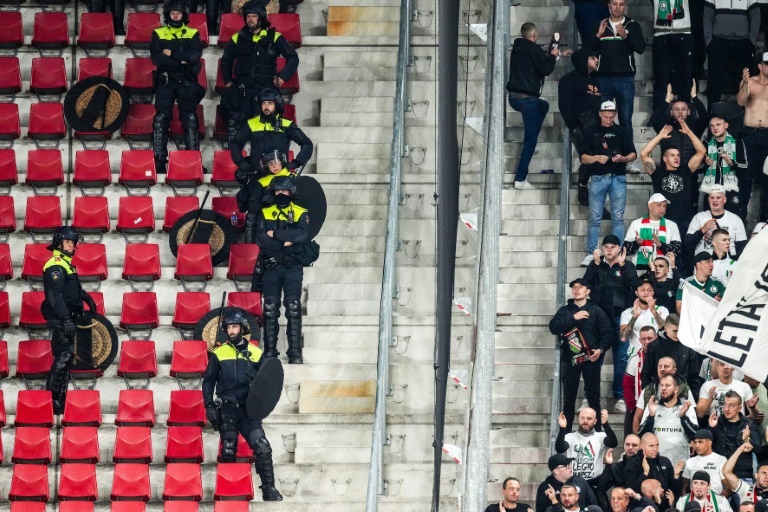 Dutch-Polish spat after Legia Warsaw players held
