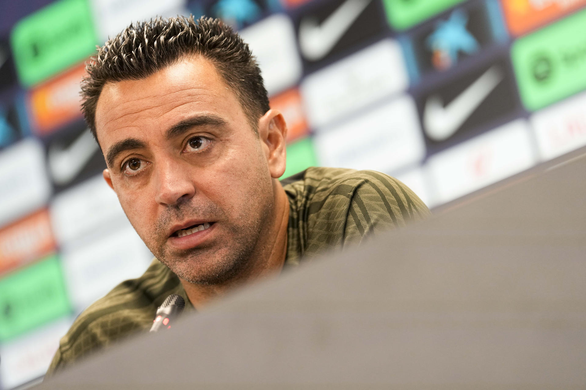 Barcelona's Xavi would like to have De Jong for the 'Clasico'