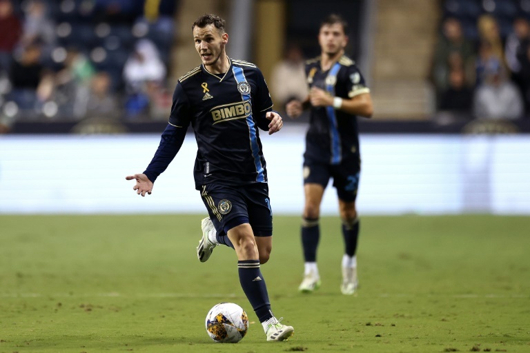 LAFC and Philadelphia start MLS playoff push with wins