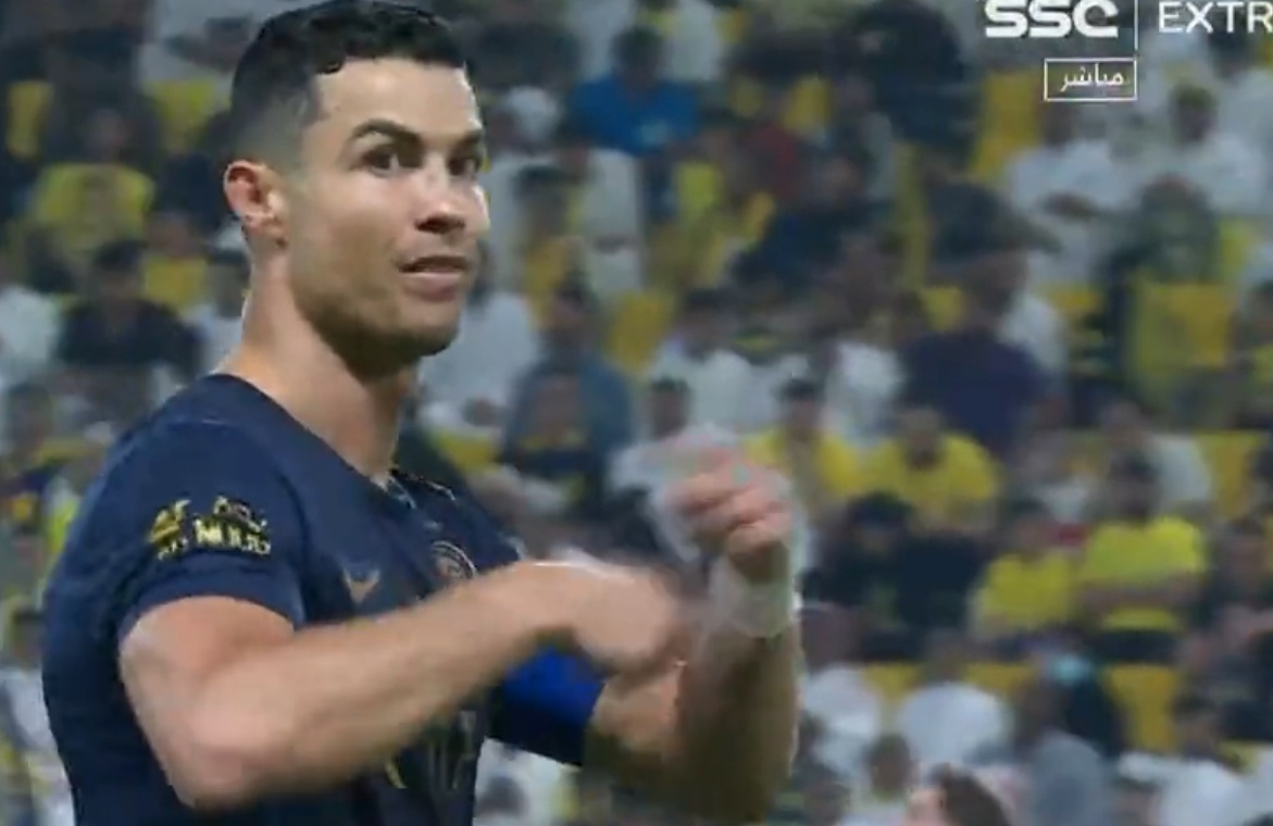 Ronaldo asks to be replaced after disagreeing with referee's decisions