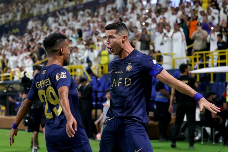 Ronaldo shushed Al-Etiffaq fans shouting "Messi"!