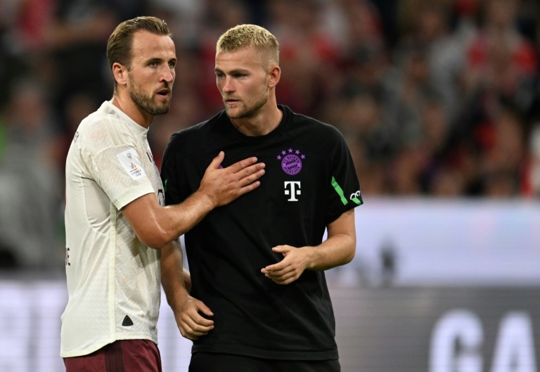 Bayern centre-back De Ligt sidelined with knee injury