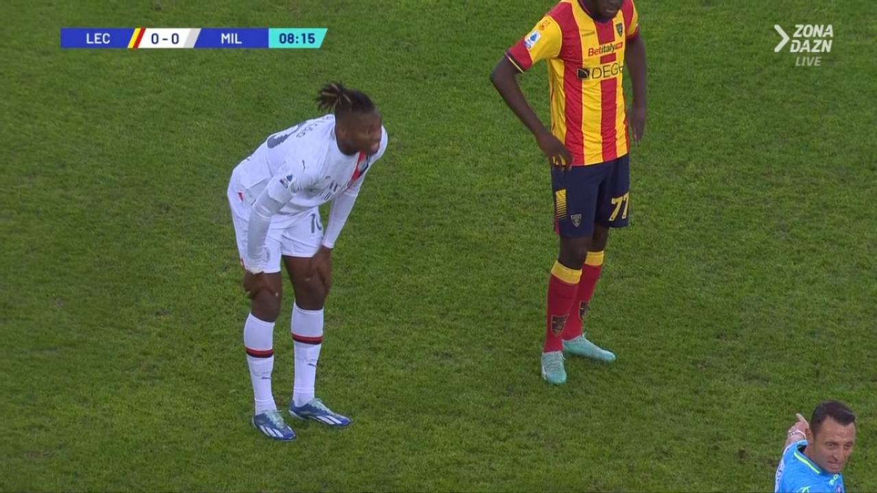 Leao goes off limping with harmstring injury against Lecce