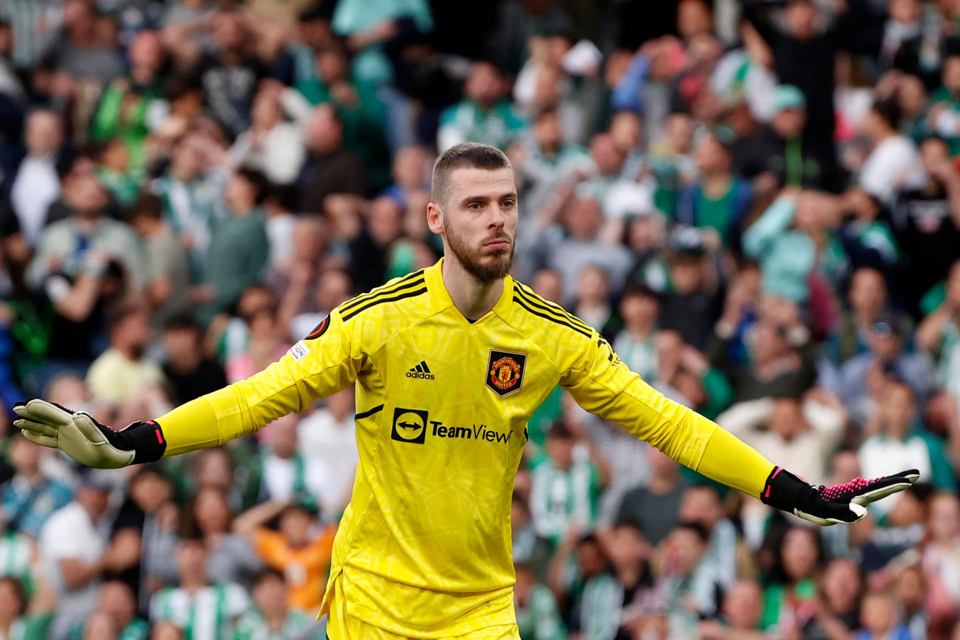 De Gea won't follow in Ronaldo's footsteps as Messi's club interested in him